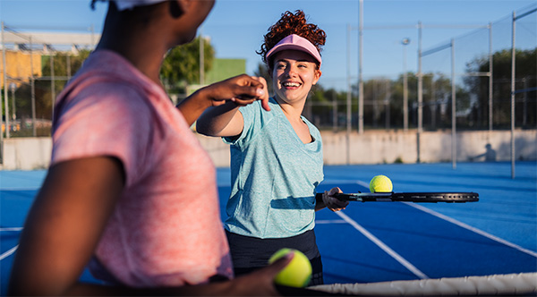 2 teenagers playing tennis and having fun - Tennis Kids Group Tennis Lesson